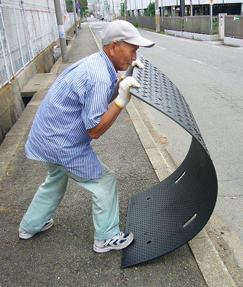 割れないプラ板 割れない プラ板 プラボード 大きさ 見た目 板 使いやすい プラ板 プラ板使い方 プラボード プラシキ 車いす実用例 プラスチック板 プラスチック軽い板 軽い板 軽い 福祉板 福祉グッズ バリアフリー 老人ホーム 就労支援グッズ